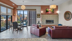 Interior - Upscale 2-bedroom luxury loft in vibrant downtown Columbia, MO, in The District (Columbia)