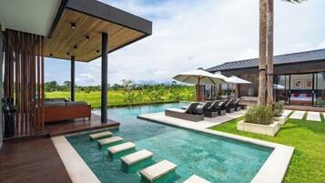 Kolam renang outdoor