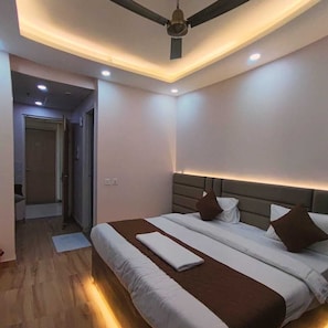 Deluxe Room, City View | Laptop workspace - Anantya Inn (Greater Noida)
