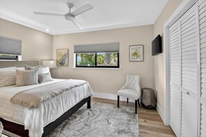 2 slaapkamers, een bureau, een strijkplank/strijkijzer, wifi