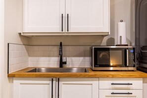 Fridge, microwave, dishwasher, coffee/tea maker