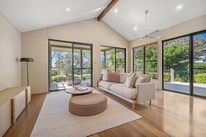 Smart TV, offices - Stylish 5-Bedroom Retreat with Jetty Access (Dunbogan)