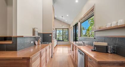 Lakeside Bliss - Your perfect lakeside escape!