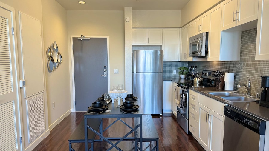 New Oasis Near Disneyland Pool Gym Free Parking