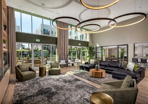 New Oasis Near Disneyland Pool Gym Free Parking