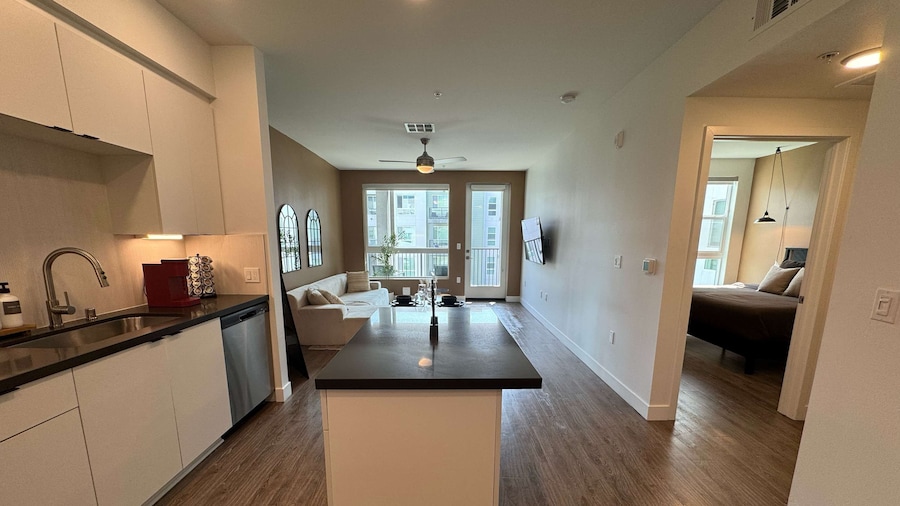 Luxury Stay Near Disneyland Pool Gym Free Parking