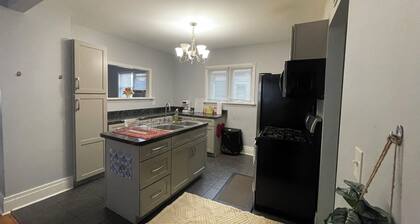 Spacious 4BR Buffalo Retreat – 5 Beds, Near Airport & Downtown