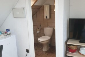 Bathroom - Central, quiet vacation apartment in Düsseldorf-Lierenfeld near the center & trade fair (Düsseldorf)