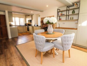 Dining - Gardener's Cottage (Lytham St. Anne's)