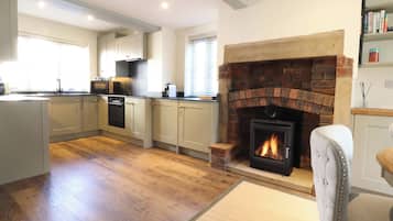 Dishwasher, cookware/dishes/utensils