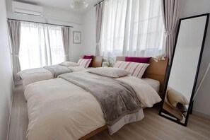 A double bed with a headboard, a bedside table, and a mirror. - GLOCE Guest House Nagisa 5 mins from the station (Zushi)