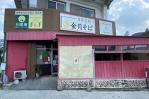 تفاصيل الفندق من الخارج