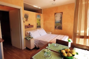 Appartamento Standard, camere multiple (Holiday House Sole View & Shared Pool) | 1 camera, Wi-Fi gratuito, lenzuola