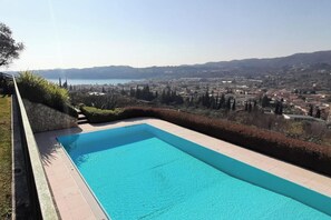 Apartament estàndard, diversos dormitoris (Holiday House Sole View & Shared Pool) | Piscina | Piscina a l'aire lliure de temporada 
