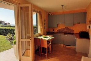 스탠다드 아파트, 침실 여러 개 (Holiday House Sole View & Shared Pool) | 전용 주방 | 냉장고, 전자레인지, 오븐, 쿡탑