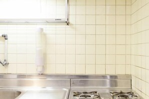 Room - Shinjuku Kabukicho Harmony Inn (Tokyo)