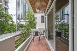 Property grounds - UrbanLoft Sukhumvit 5BR Bangkok 5min BKK Hospital VVBKK88 (Bangkok)