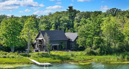 The Point On Green Lake & Betsie River | Dogs OK