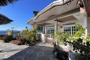 Exterior - Super diving and tinas reef divers (Puerto Galera)