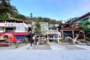 Unclassified image, 4 of 30, button - Super diving and tinas reef divers (Puerto Galera)