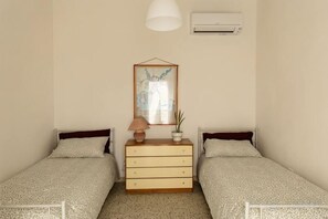Unclassified image, 5 of 24, button