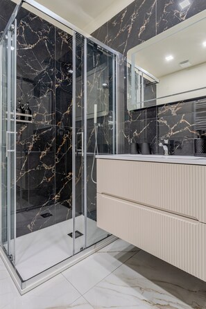 Deluxe Apartment | Bathroom | Shower - Luxury near the Station 2 bedrms 2 baths (Bologna)