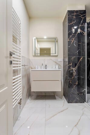 Appartement Deluxe | Salle de bain | Douche