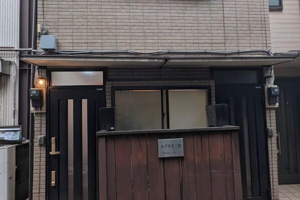 المنشأة من الخارج