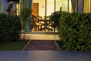 Khu ẩm thực ngoài trời