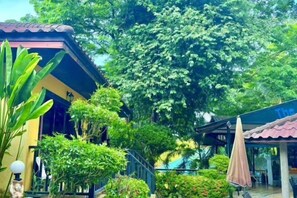 Garden - patong beautiful pool villa (Phuket)