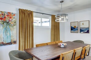 House (4 Bedrooms) | Interior