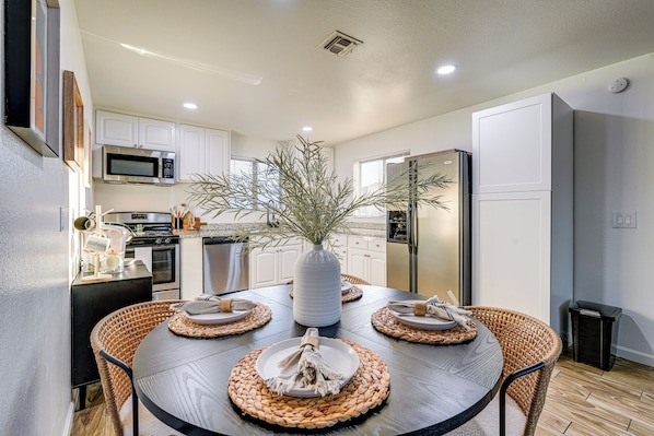 House (4 Bedrooms) | Interior