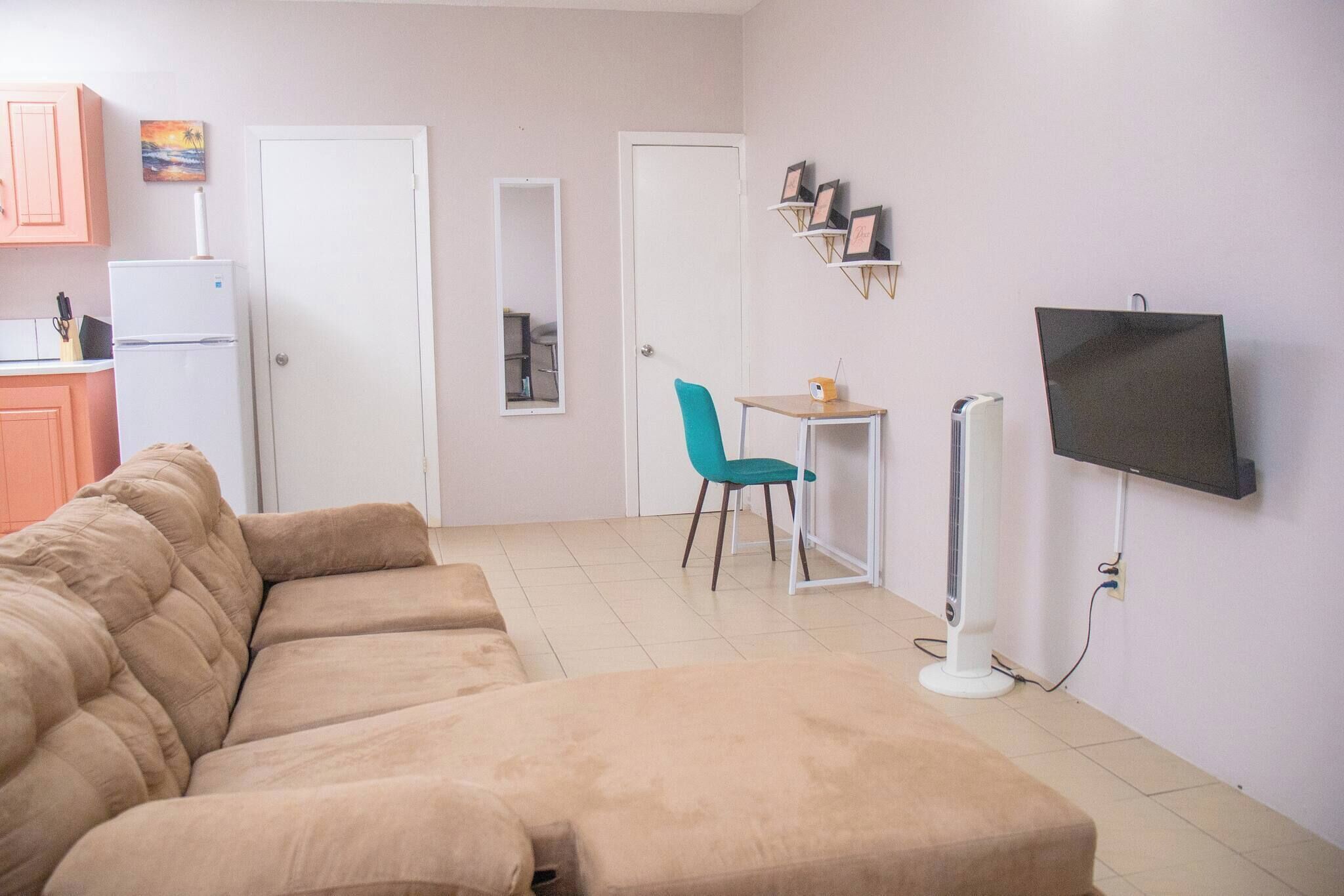 아파트, 침실 2개, 발코니, 정원 전망 | 거실