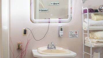 Căn hộ, 2 phòng ngủ, ban công, quang cảnh vườn | Phòng tắm