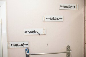 Apartamento, 2 quartos, sacada, vista para o jardim | Parte interna