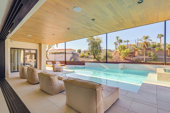 House (5 Bedrooms) | Interior