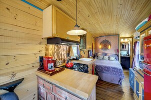 Apartment (0 Bedroom) | Interior