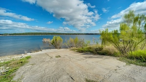 Interior - Walk to Lake Travis: Austin Tiny Home w/ Hot Tub! (Lakeway)