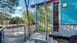 A small, colorful building with a green door and a window. - Walk to Lake Travis: Austin Tiny Home w/ Hot Tub! (Lakeway)