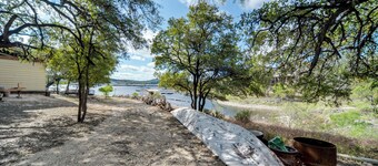Walk to Lake Travis: Austin Tiny Home w/ Hot Tub!