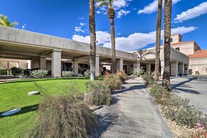Apartment (2 Bedrooms) | Interior - Golf Course View & Pool Access: Palm Desert Condo (Palm Desert)