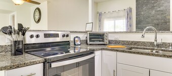 Sandia Foothills Access! Townhome 5 Mi to Uptown