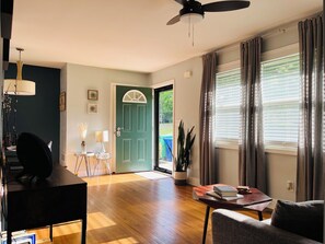 Smart-TV, videospill, bøker og stereoanlegg