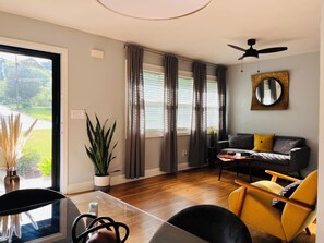 Smart-TV, videospill, bøker og stereoanlegg