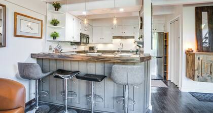 True Ski-in Copper Mtn Condo: Quick Walk to Lift!