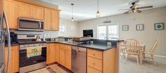 2 Blocks to Beach: Cozy Retreat in Wildwood!