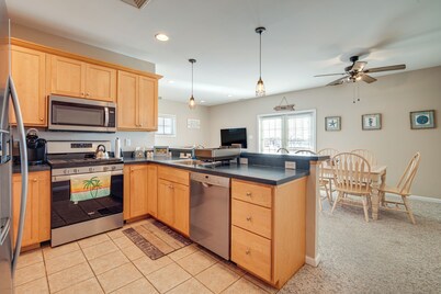 2 Blocks to Beach: Cozy Retreat in Wildwood!