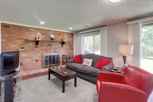 Heart of Denver Suburbs! Extended-stay Duplex