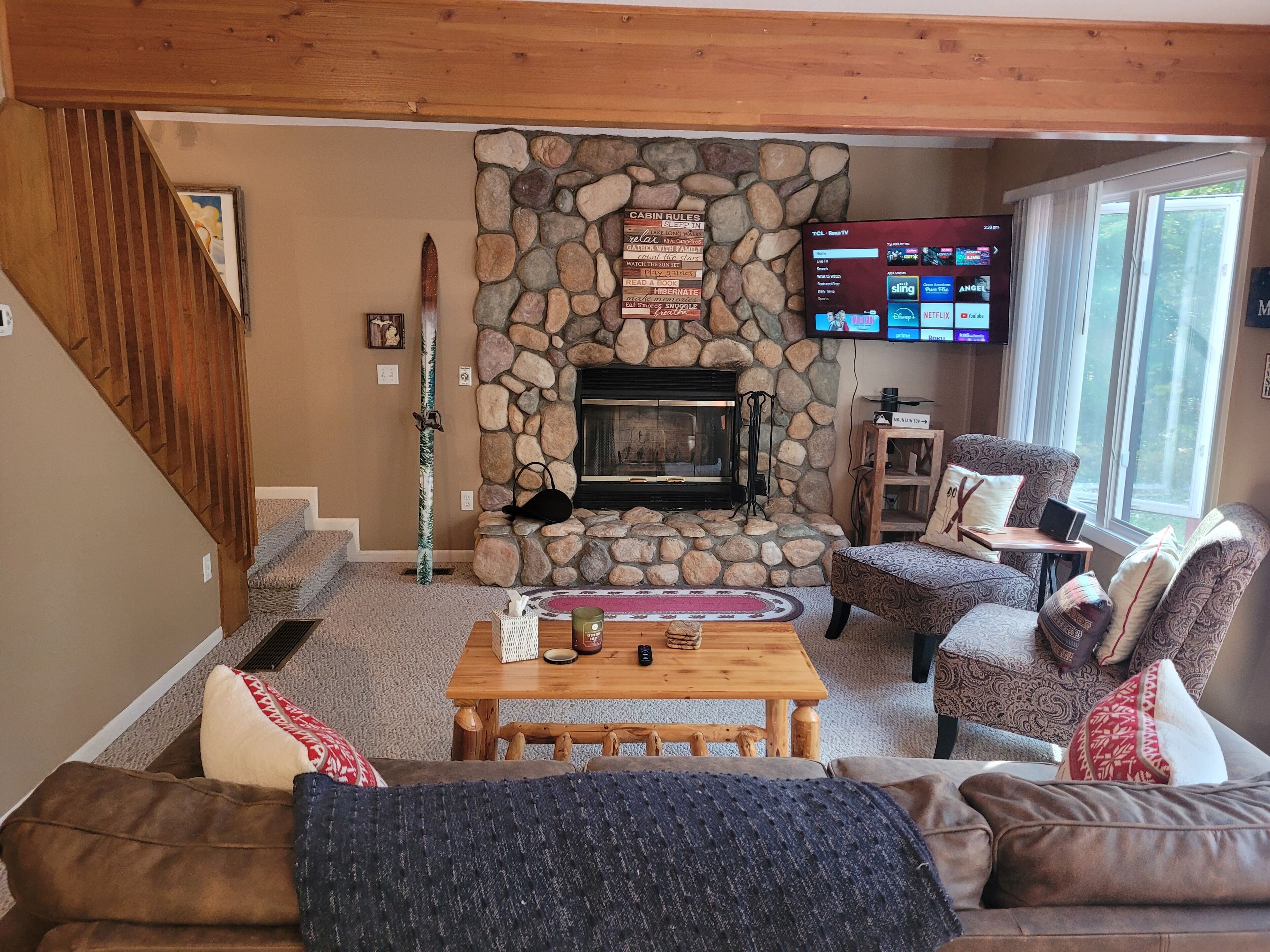 Smart TV, fireplace