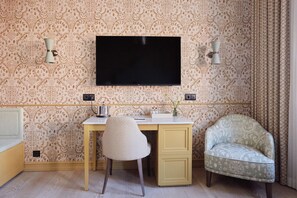 Deluxe Junior Suite | In-room safe, iron/ironing board, free WiFi - Henriks Hotel (Copenhagen)